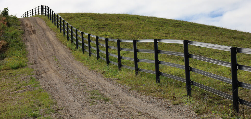 Fencing on uneven terrain, slopes and hills